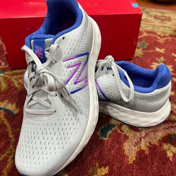 New Balance Women's Running Shoes 520 V8 (New) - Picture 3 of 9